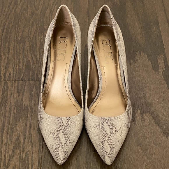BCBG PARIS Day Taupe Gaminkha Pumps - Picture 2 of 7